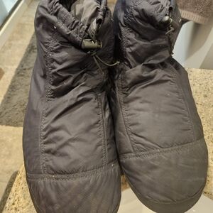 Down-filled Fluffy Cozy, Warm Black Women's Slippers Booties APRES SKI Large